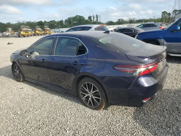 4T1G11AK8MU415580 2021 TOYOTA CAMRY - Image 2