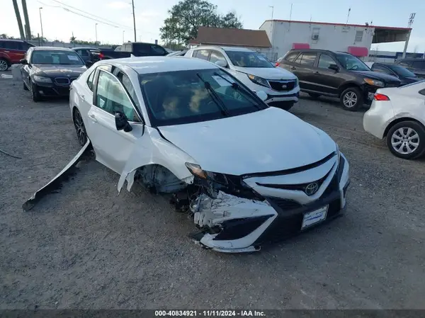 4T1G11AK8MU415725 2021 TOYOTA CAMRY - Image 1