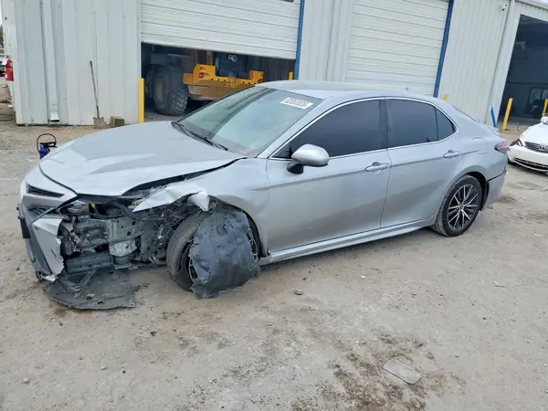 4T1G11AK8MU415921 2021 TOYOTA CAMRY - Image 1