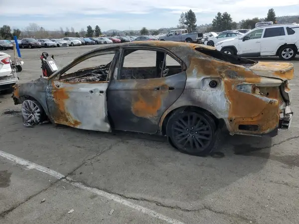 4T1G11AK8MU425588 2021 TOYOTA CAMRY - Image 2