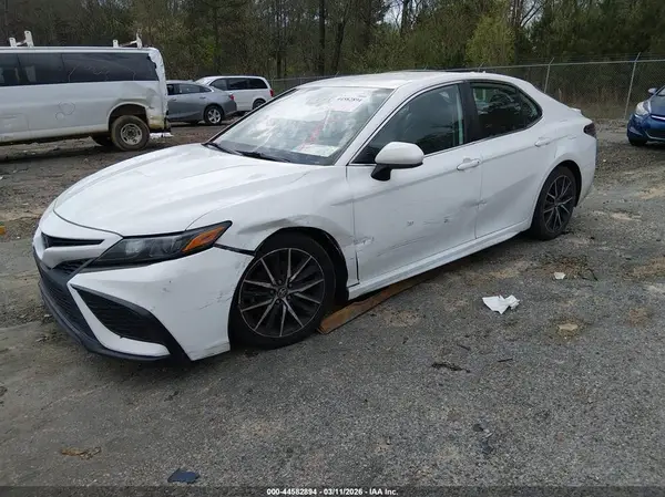 4T1G11AK8MU428152 2021 TOYOTA CAMRY - Image 2