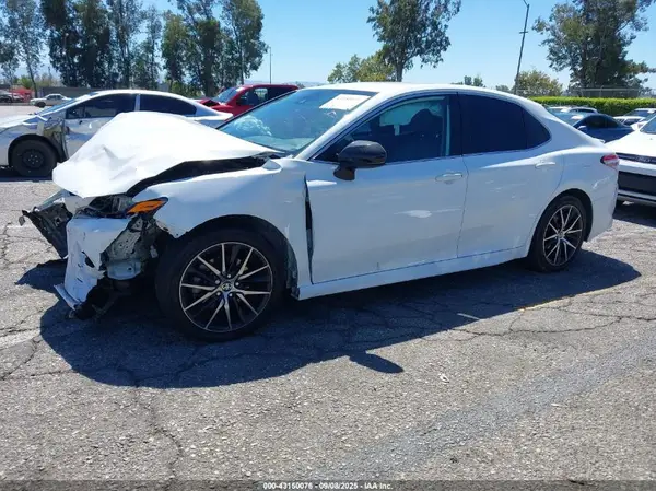 4T1G11AK8MU433769 2021 TOYOTA CAMRY - Image 2