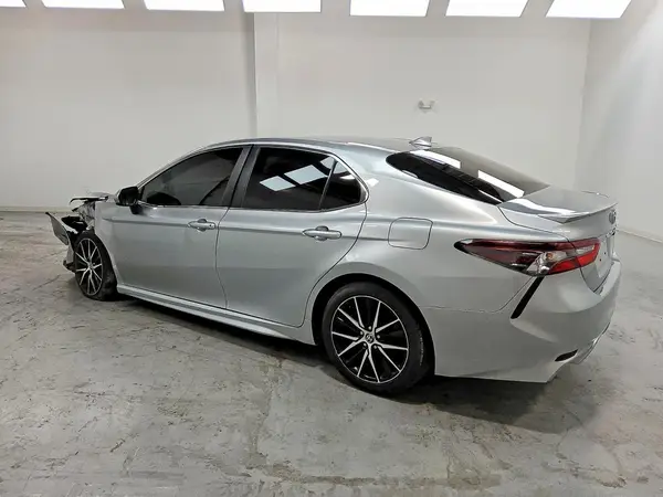 4T1G11AK8MU437160 2021 TOYOTA CAMRY - Image 2