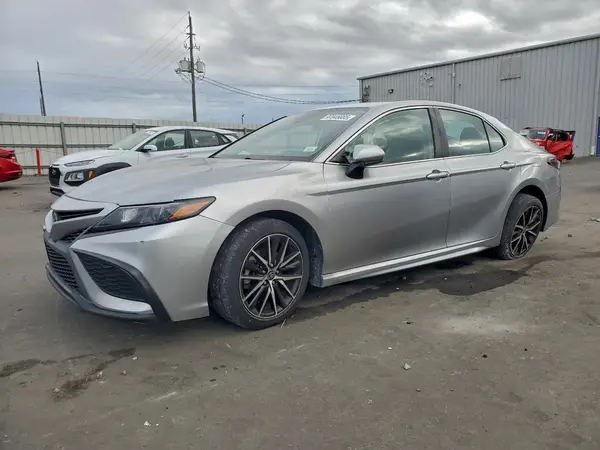 4T1G11AK8MU438065 2021 TOYOTA CAMRY - Image 1