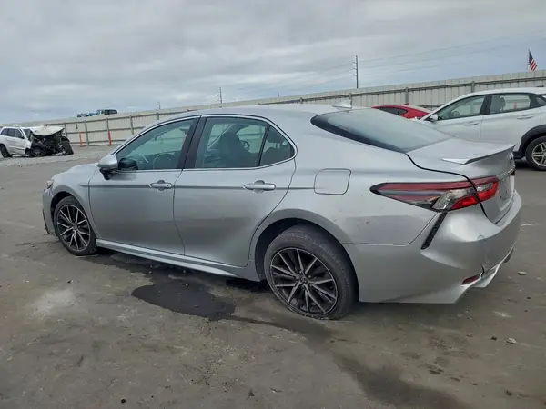 4T1G11AK8MU438065 2021 TOYOTA CAMRY - Image 2