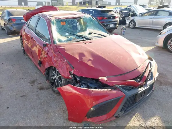 4T1G11AK8MU438390 2021 TOYOTA CAMRY - Image 1