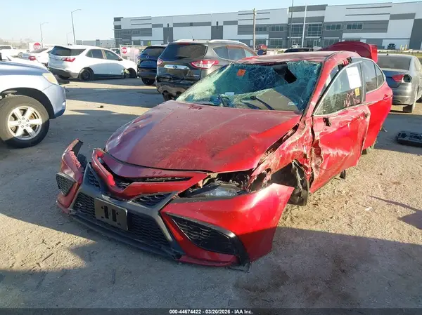 4T1G11AK8MU438390 2021 TOYOTA CAMRY - Image 2