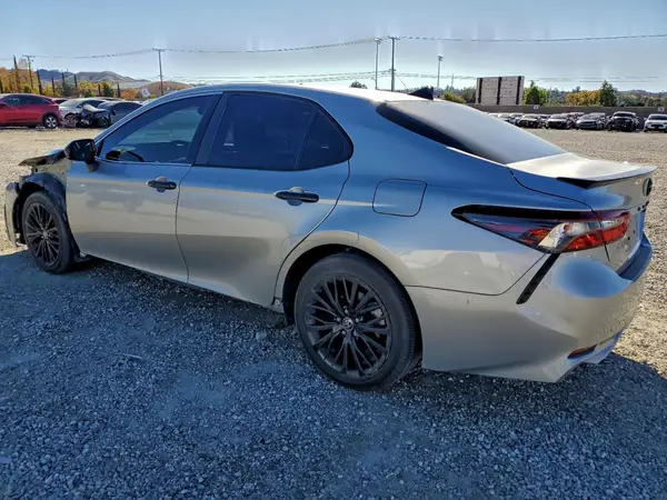 4T1G11AK8MU439751 2021 TOYOTA CAMRY - Image 2