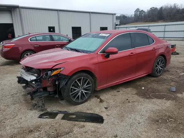 4T1G11AK8MU440172 2021 TOYOTA CAMRY - Image 1