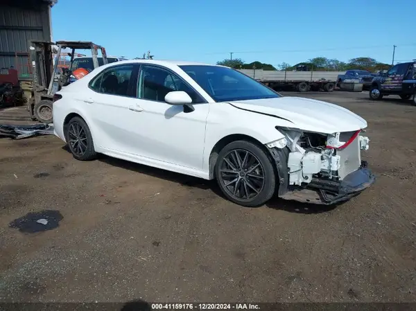 4T1G11AK8MU441273 2021 TOYOTA CAMRY - Image 1