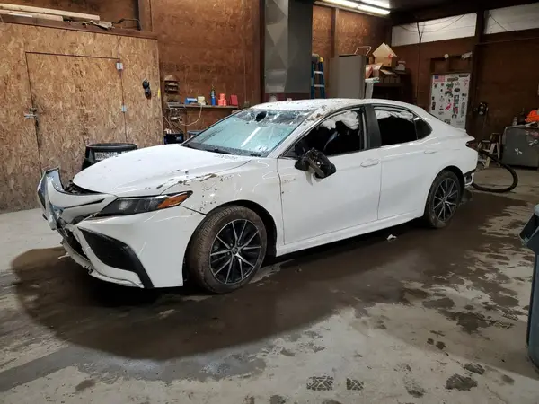 4T1G11AK8MU441547 2021 TOYOTA CAMRY - Image 1