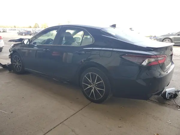 4T1G11AK8MU445808 2021 TOYOTA CAMRY - Image 2