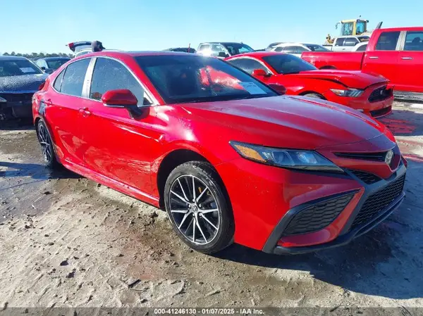 4T1G11AK8MU446313 2021 TOYOTA CAMRY - Image 1