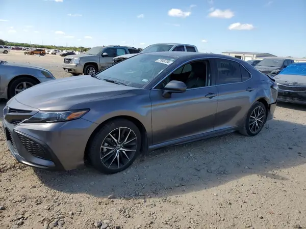 4T1G11AK8MU450135 2021 TOYOTA CAMRY - Image 1