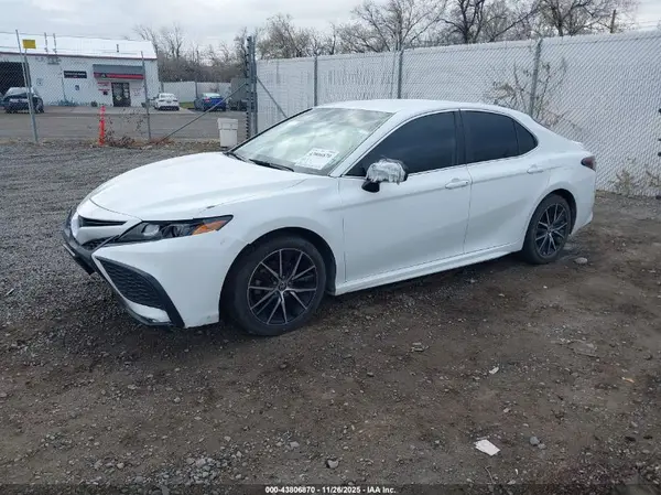 4T1G11AK8MU454170 2021 TOYOTA CAMRY - Image 2
