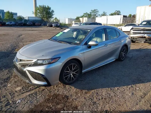 4T1G11AK8MU455884 2021 TOYOTA CAMRY - Image 2