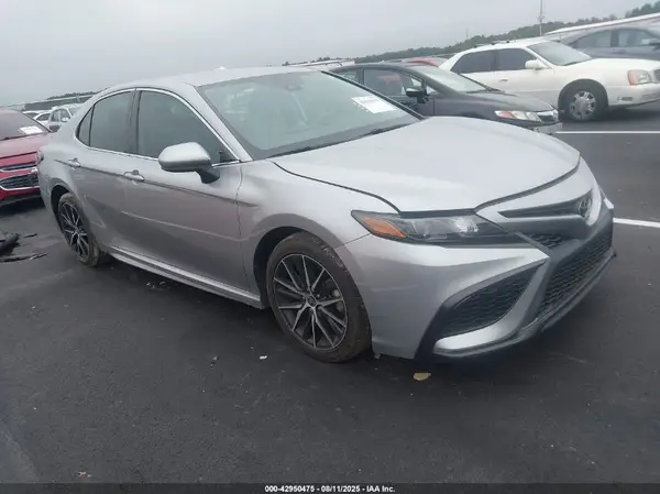 4T1G11AK8MU455982 2021 TOYOTA CAMRY - Image 1