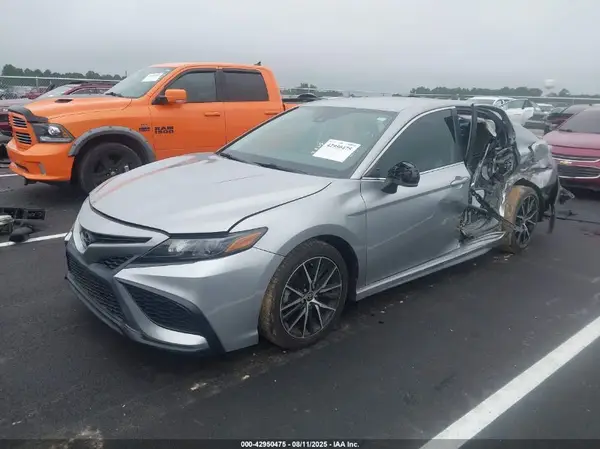 4T1G11AK8MU455982 2021 TOYOTA CAMRY - Image 2