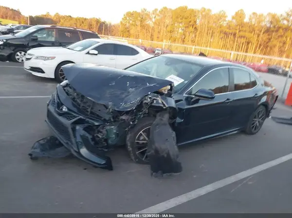 4T1G11AK8MU457232 2021 TOYOTA CAMRY - Image 2