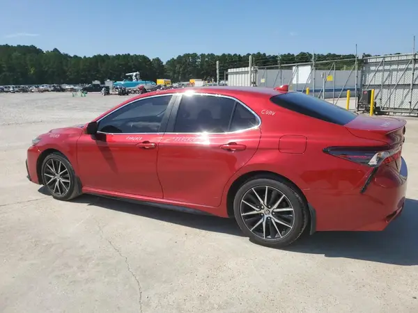 4T1G11AK8MU457716 2021 TOYOTA CAMRY - Image 2