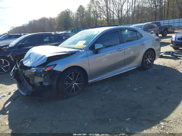 4T1G11AK8MU459515 2021 TOYOTA CAMRY - Image 2