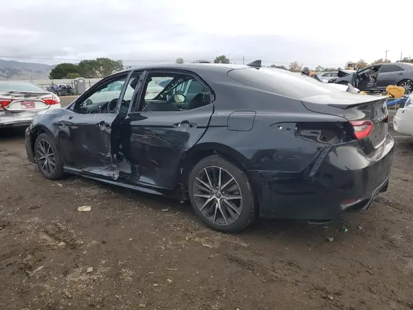 4T1G11AK8MU460065 2021 TOYOTA CAMRY - Image 2