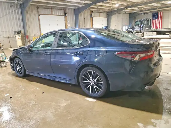 4T1G11AK8MU462821 2021 TOYOTA CAMRY - Image 2