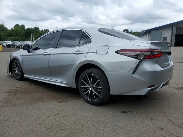 4T1G11AK8MU464505 2021 TOYOTA CAMRY - Image 2
