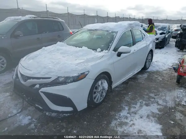 4T1G11AK8MU465024 2021 TOYOTA CAMRY - Image 2