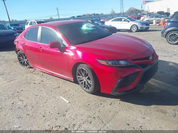 4T1G11AK8MU465766 2021 TOYOTA CAMRY - Image 1