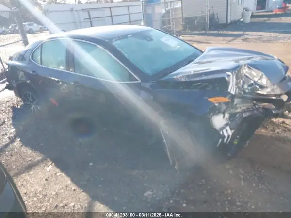 4T1G11AK8MU467341 2021 TOYOTA CAMRY - Image 1