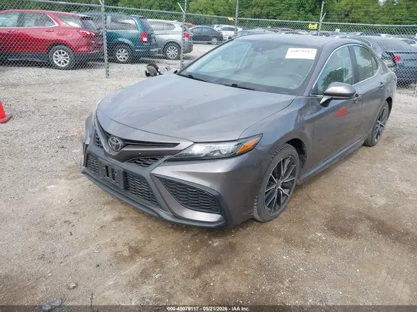 4T1G11AK8MU468697 2021 TOYOTA CAMRY - Image 2