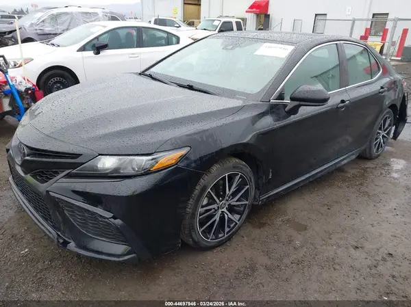 4T1G11AK8MU470577 2021 TOYOTA CAMRY - Image 2