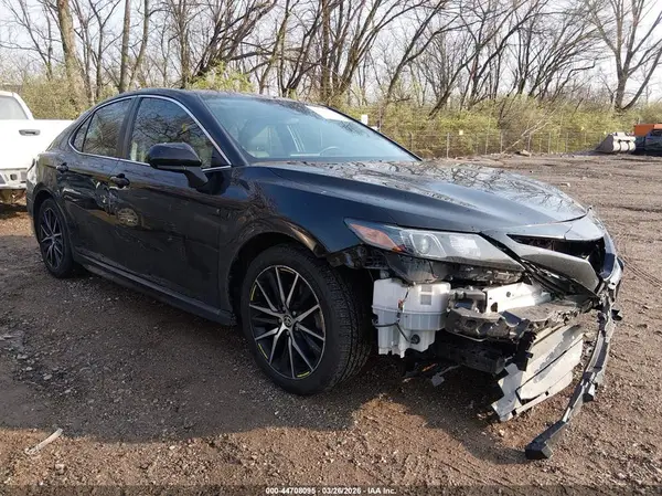 4T1G11AK8MU472331 2021 TOYOTA CAMRY - Image 1