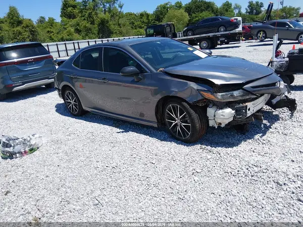 4T1G11AK8MU472622 2021 TOYOTA CAMRY - Image 1