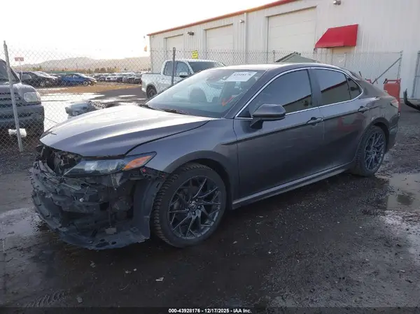 4T1G11AK8MU475052 2021 TOYOTA CAMRY - Image 2