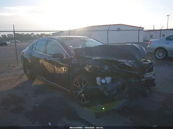 4T1G11AK8MU475150 2021 TOYOTA CAMRY - Image 1