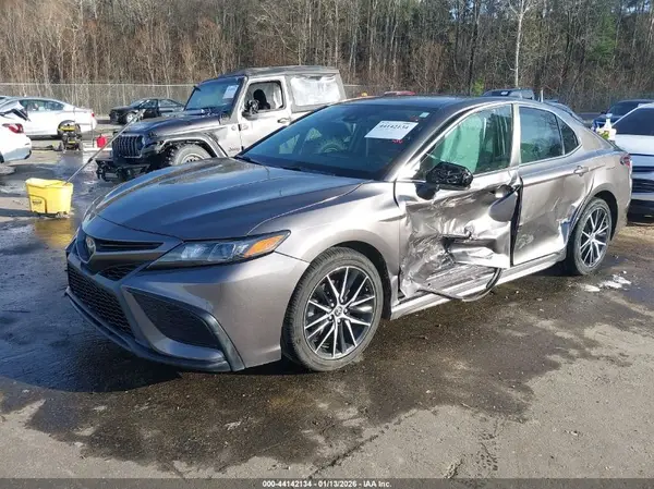 4T1G11AK8MU476167 2021 TOYOTA CAMRY - Image 2