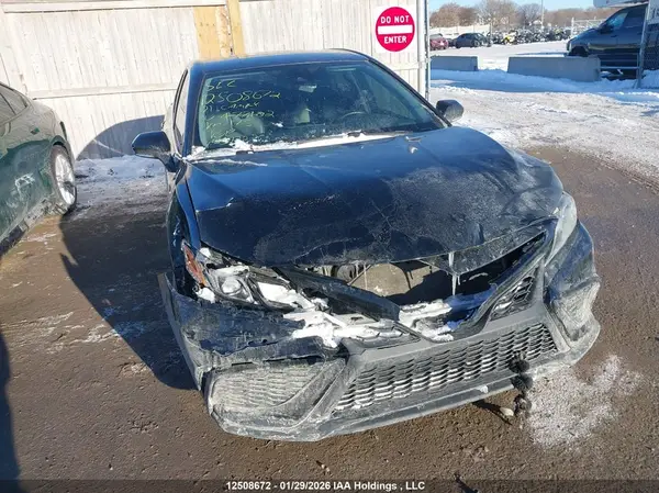 4T1G11AK8MU477402 2021 TOYOTA CAMRY - Image 1