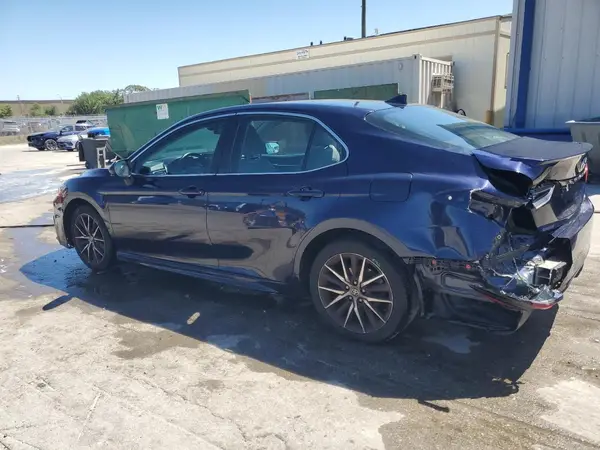 4T1G11AK8MU477979 2021 TOYOTA CAMRY - Image 2