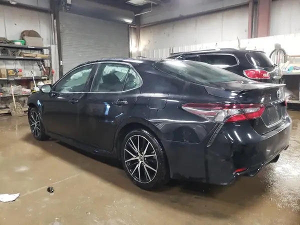 4T1G11AK8MU479148 2021 TOYOTA CAMRY - Image 2