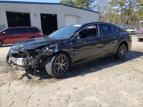 4T1G11AK8MU479313 2021 TOYOTA CAMRY - Image 1