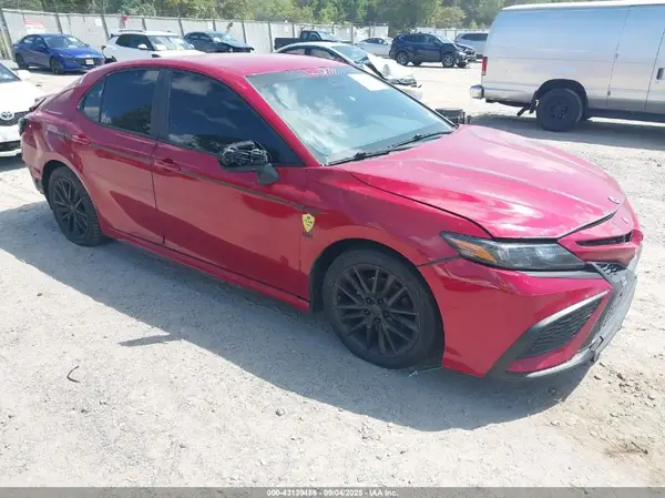 4T1G11AK8MU480512 2021 TOYOTA CAMRY - Image 1