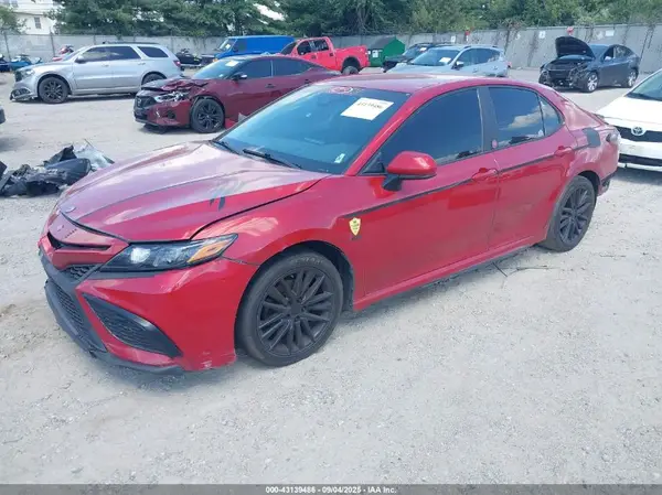4T1G11AK8MU480512 2021 TOYOTA CAMRY - Image 2