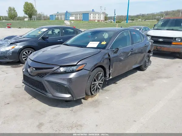 4T1G11AK8MU480803 2021 TOYOTA CAMRY - Image 2