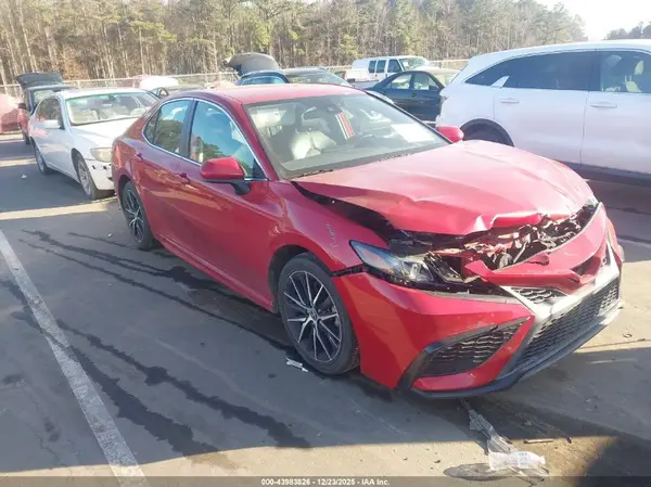 4T1G11AK8MU480980 2021 TOYOTA CAMRY - Image 1