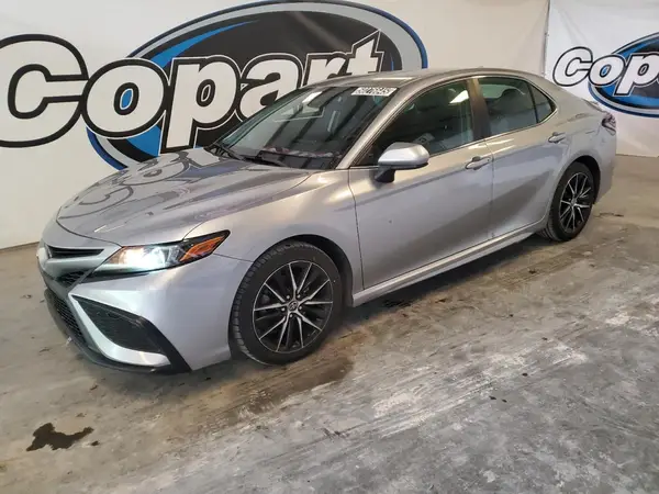 4T1G11AK8MU482292 2021 TOYOTA CAMRY - Image 1