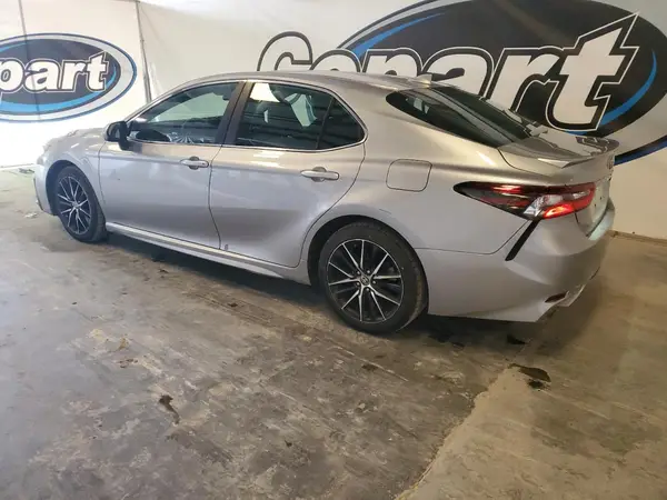 4T1G11AK8MU482292 2021 TOYOTA CAMRY - Image 2