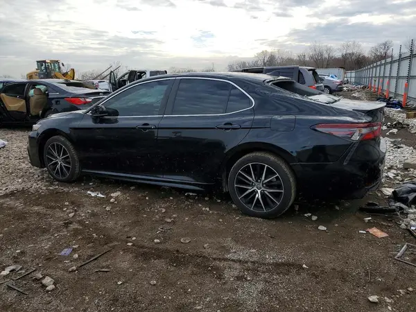 4T1G11AK8MU484883 2021 TOYOTA CAMRY - Image 2