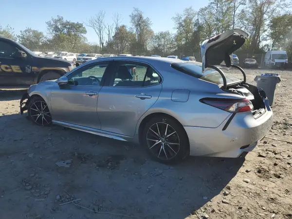 4T1G11AK8MU485323 2021 TOYOTA CAMRY - Image 2